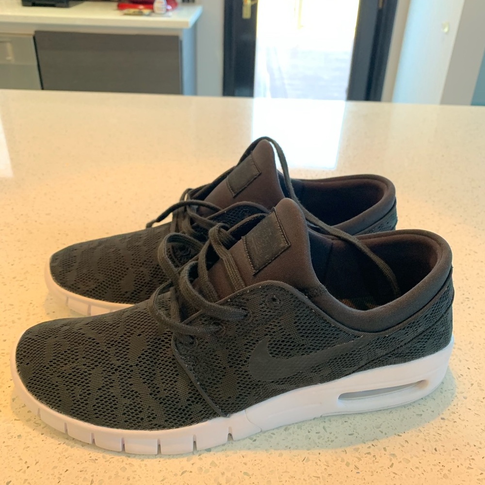 NIKE SB ZOOM STEFAN JANOSKI MAX BLACK WHITE